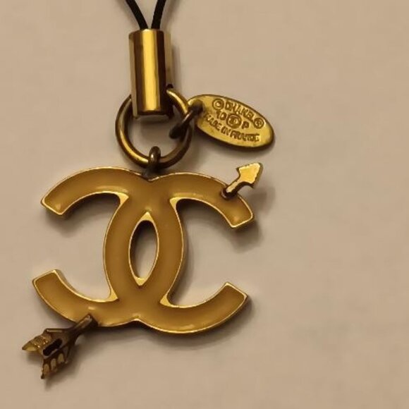Authentic CHANEL gold tone keyring/charm/cell phone strap - Picture 4 of 7